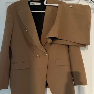 Zara super sexy blazer and shorts set !  Worn twice !!